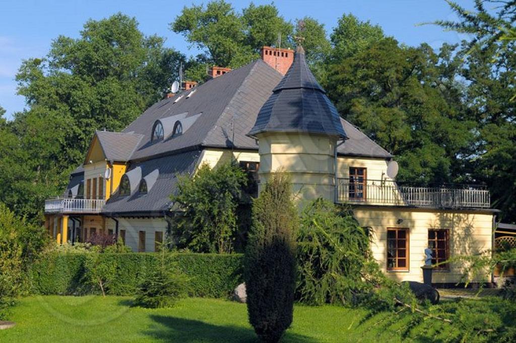 Dworek Pod Herbem Gadkowice Exterior photo